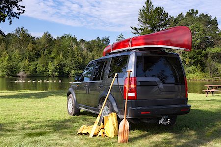 SUV With Canoe Parked By Lake Stock Photo - Rights-Managed, Code: 700-01042113