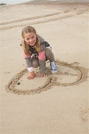 simsearch:700-01042708,k - Girl with Heart Drawn in Sand Stock Photo - Rights-Managed, Code: 700-01042700