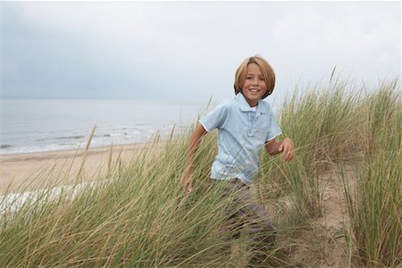 simsearch:700-01042708,k - Boy in Long Grass on Beach Stock Photo - Rights-Managed, Code: 700-01042746