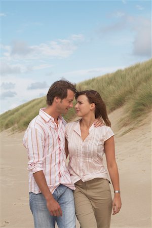 simsearch:700-00529622,k - Couple Walking on Beach Stock Photo - Rights-Managed, Code: 700-01042777