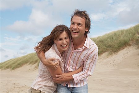 simsearch:700-01042708,k - Couple Walking on Beach Stock Photo - Rights-Managed, Code: 700-01042778
