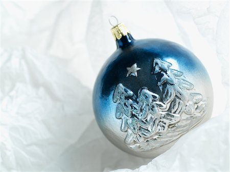 simsearch:700-01083071,k - Christmas Ornament Stock Photo - Rights-Managed, Code: 700-01072322