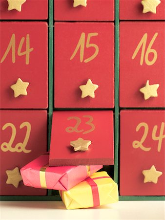 simsearch:649-08085108,k - Advent Calender Filled with Presents Stock Photo - Rights-Managed, Code: 700-01072323