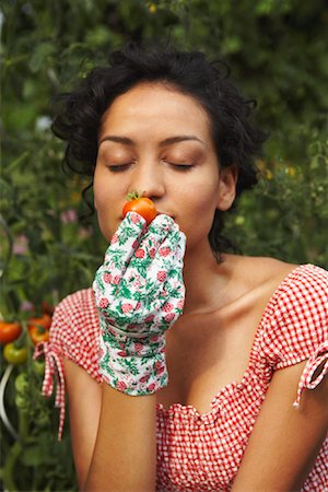 simsearch:700-01073619,k - Woman Smelling Cherry Tomato Stock Photo - Rights-Managed, Code: 700-01073651