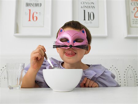 Masked Girl Eating Breakfast Foto de stock - Con derechos protegidos, Código: 700-01119882