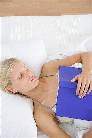 simsearch:700-00522867,k - Woman in Bed With Book Stock Photo - Rights-Managed, Code: 700-01164997