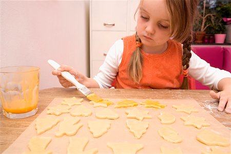 simsearch:600-01838228,k - Girl Decorating Christmas Cookies Stock Photo - Rights-Managed, Code: 700-01173306