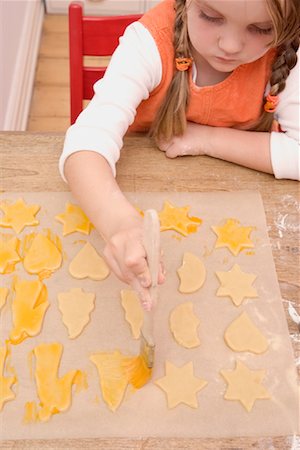 simsearch:600-01838228,k - Girl Decorating Christmas Cookies Stock Photo - Rights-Managed, Code: 700-01173307