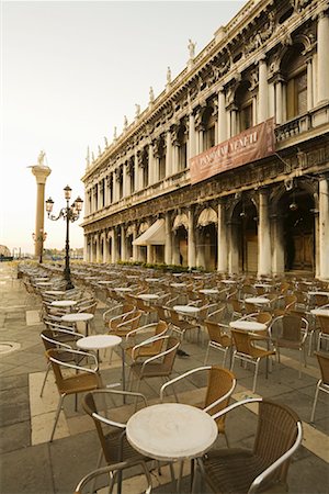 europe sidewalk cafe - Tables de café rue, place Saint-Marc, Venise, Italie Photographie de stock - Rights-Managed, Code: 700-01185468