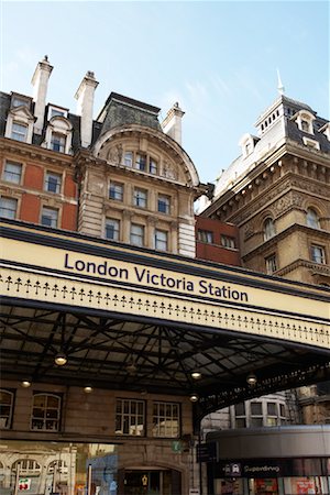 simsearch:700-00155973,k - London Victoria Station, London, England Stock Photo - Rights-Managed, Code: 700-01183485