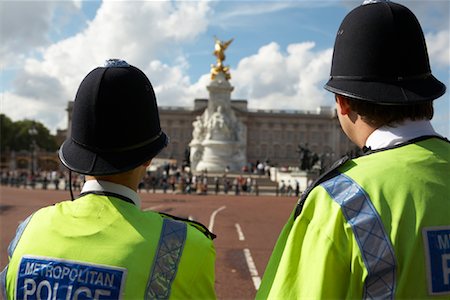 simsearch:700-00150365,k - Policemen Outside Buckingham Palace, London, England Stock Photo - Rights-Managed, Code: 700-01183493