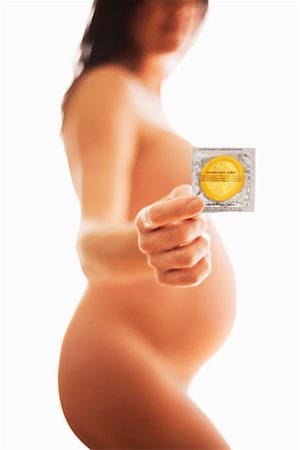 Enceinte femme Holding Condom Photographie de stock - Rights-Managed, Code: 700-01183711