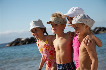 simsearch:700-00083447,k - Children on Beach Stock Photo - Rights-Managed, Code: 700-01183938