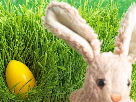 simsearch:700-01173313,k - Easter Bunny Hiding Egg Stock Photo - Rights-Managed, Code: 700-01196036