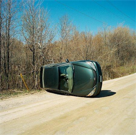 dangerous accident - Car Crash on Side of the Road Stock Photo - Rights-Managed, Code: 700-01223366