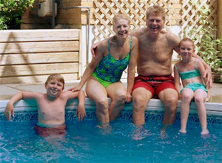 simsearch:700-01234773,k - Family by Pool Side Stock Photo - Rights-Managed, Code: 700-01234782