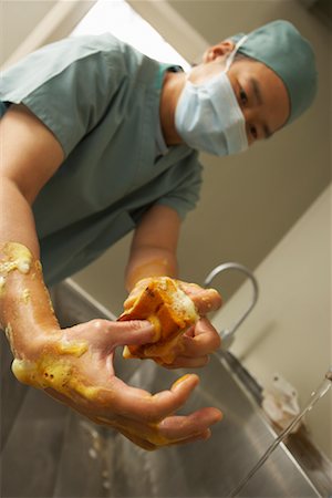 simsearch:700-01234802,k - Surgeon Washing Hands Stock Photo - Rights-Managed, Code: 700-01234878