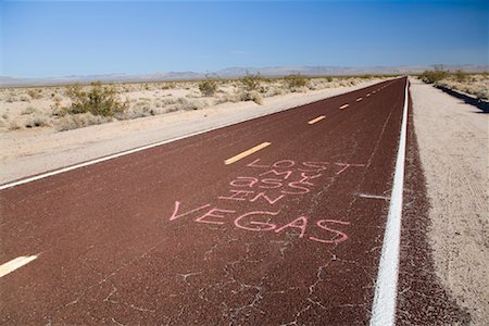 simsearch:700-02912115,k - Route de désert avec Graffiti, Nevada, USA Photographie de stock - Rights-Managed, Code: 700-01234888