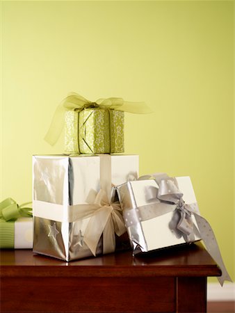 simsearch:649-08085108,k - Gifts on Table Stock Photo - Rights-Managed, Code: 700-01236749