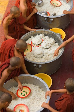 simsearch:700-03814291,k - Monks Eating Rice, Amarapura, Myanmar Foto de stock - Con derechos protegidos, Código: 700-01248497