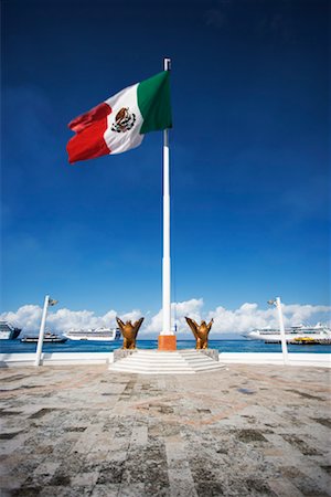 simsearch:700-01111260,k - Mexican Flag, Cozumel, Mexico Stock Photo - Rights-Managed, Code: 700-01275369