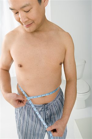 simsearch:700-01200269,k - Man Measuring Stomach in Bathroom Foto de stock - Con derechos protegidos, Código: 700-01276257