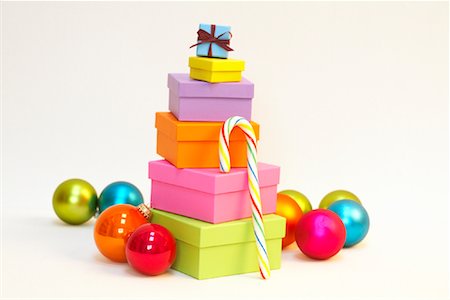 simsearch:649-08085108,k - Christmas Gifts and Ornaments Stock Photo - Rights-Managed, Code: 700-01296218