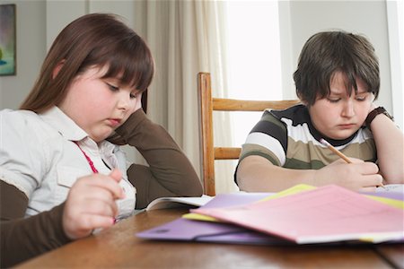 simsearch:700-01345037,k - Children doing Homework at Kitchen Table Foto de stock - Con derechos protegidos, Código: 700-01345030