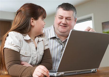 simsearch:700-01345037,k - Father and Daughter with Laptop Computer Foto de stock - Con derechos protegidos, Código: 700-01345050