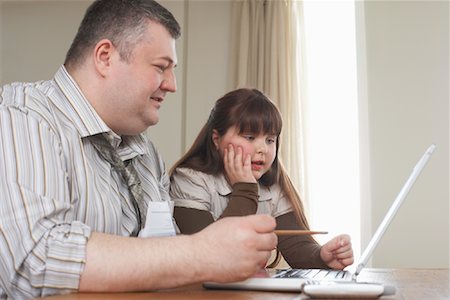 simsearch:700-01345037,k - Father and Daughter with Laptop Computer Foto de stock - Con derechos protegidos, Código: 700-01345051