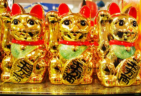 displays for gold photos - Maneki Neko Stock Photo - Rights-Managed, Code: 700-01378666