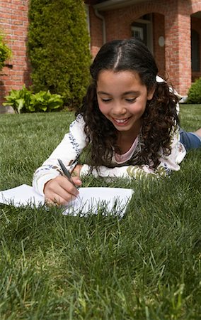 simsearch:700-03004336,k - Girl Lying on Lawn, Writing Foto de stock - Con derechos protegidos, Código: 700-01494605