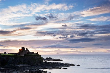 simsearch:700-04003402,k - Sun Setting behind Tantallon Castle, East Lothian, Scotland Stock Photo - Rights-Managed, Code: 700-01538983
