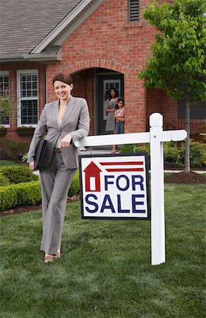 simsearch:700-02047006,k - Real Estate Agent by For Sale Sign Stock Photo - Rights-Managed, Code: 700-01571949
