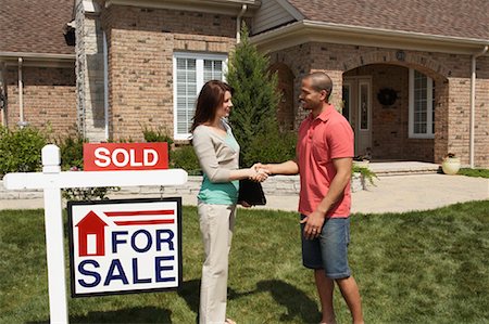 sold sign - Man and Real Estate Agent shaking Hands Stock Photo - Rights-Managed, Code: 700-01571982