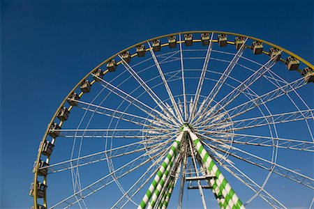 simsearch:700-02990047,k - Ferris Wheel Stock Photo - Rights-Managed, Code: 700-01581780
