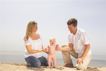 simsearch:859-06808650,k - Family on the Beach Stock Photo - Rights-Managed, Code: 700-01582145