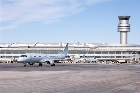 simsearch:600-01579408,k - Airplanes at Terminal, Pearson International Airport, Toronto, Ontario, Canada Stock Photo - Rights-Managed, Code: 700-01595795