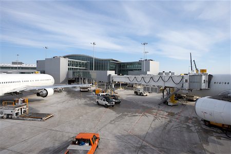 simsearch:700-05641925,k - Airplanes at Terminal, Pearson International Airport, Toronto, Ontario, Canada Stock Photo - Rights-Managed, Code: 700-01595798