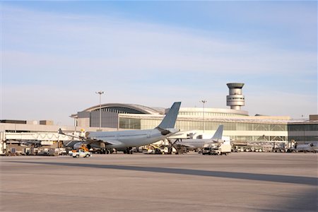simsearch:600-01579408,k - Airplanes at Terminal, Pearson International Airport, Toronto, Ontario, Canada Stock Photo - Rights-Managed, Code: 700-01595802