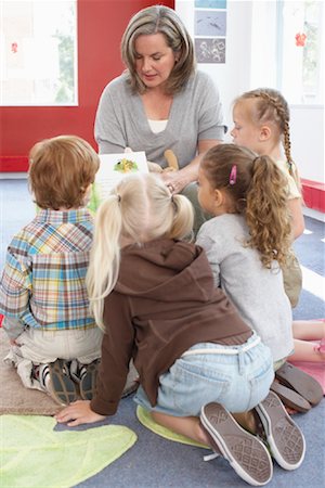 Children Hearing Story at Daycare Foto de stock - Con derechos protegidos, Código: 700-01593826