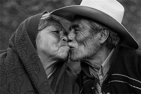 Portrait of Couple Kissing Foto de stock - Con derechos protegidos, Código: 700-01717179