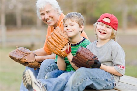 playing baseball - Femme et petits-fils avec gants de Baseball Photographie de stock - Rights-Managed, Code: 700-01753619