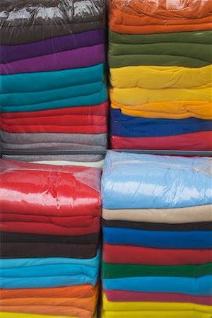 simsearch:700-08002075,k - Colourful Fabric for Sale Foto de stock - Con derechos protegidos, Código: 700-01764291