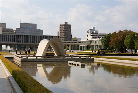 simsearch:700-01788049,k - Memorial Cenotph in Hiroshima Peace Memorial Park, Hiroshima, Japan Foto de stock - Con derechos protegidos, Código: 700-01788033