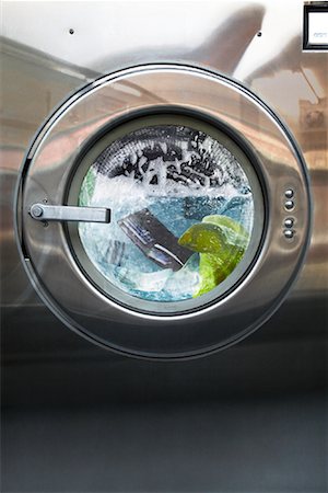simsearch:700-00424016,k - Wallet Inside Washing Machine Foto de stock - Con derechos protegidos, Código: 700-01837407