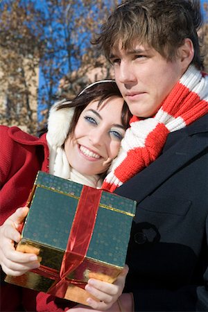 simsearch:846-05648541,k - Portrait of Couple With Gift Stock Photo - Rights-Managed, Code: 700-01880459