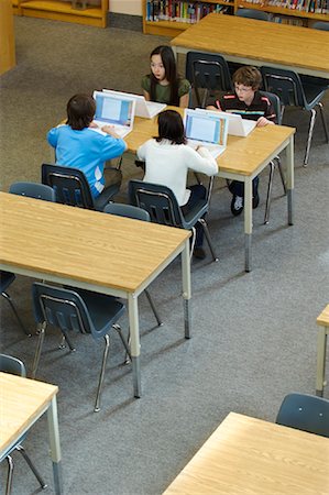 simsearch:700-03445088,k - Students Using Laptop Computers in Library Foto de stock - Con derechos protegidos, Código: 700-01954542