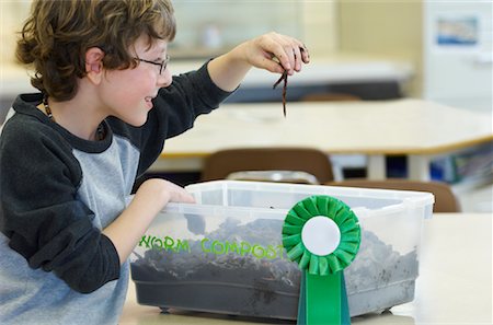 Student With Award-Winning Worm Composting Science Project Foto de stock - Con derechos protegidos, Código: 700-01954573