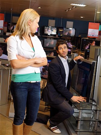 Couple avec télévision en magasin Photographie de stock - Rights-Managed, Code: 700-02010605